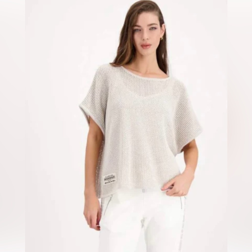Monari top, beautiful sandbar colour with gold thread throughout.Oversized fit.